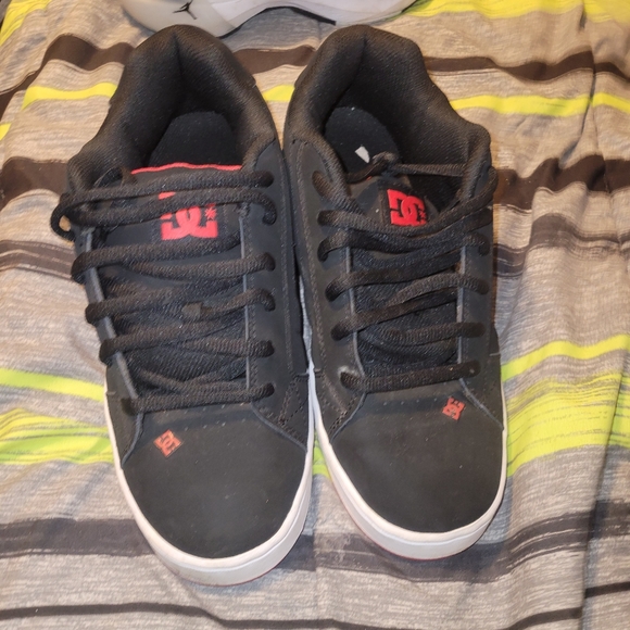 DC Shoes, size is 9.5 brand new, black with red - Picture 2 of 2